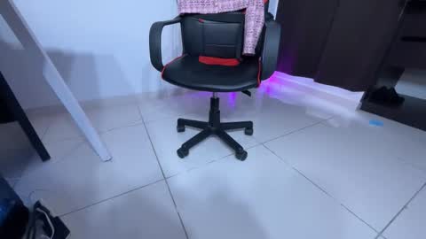 regina_mills_milk online show from 15, 1, 2026