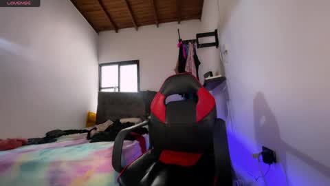 regina_mills_milk online show from 17, 5, 2026
