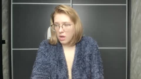 Snapshot of reginasmilee chatting on 1, 2, 2025 Regina online show from 1, 2, 2025