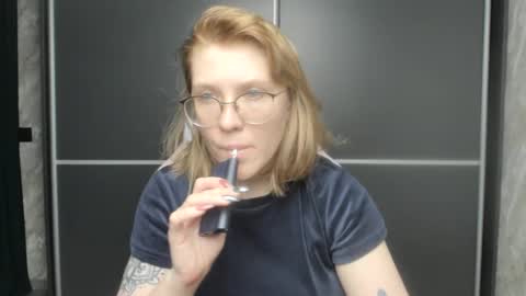 Snapshot of reginasmilee chatting on 2, 2, 2025 Regina online show from 2, 2, 2025