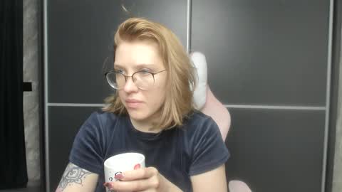 Snapshot of reginasmilee chatting on 3, 2, 2025 Regina online show from 3, 2, 2025