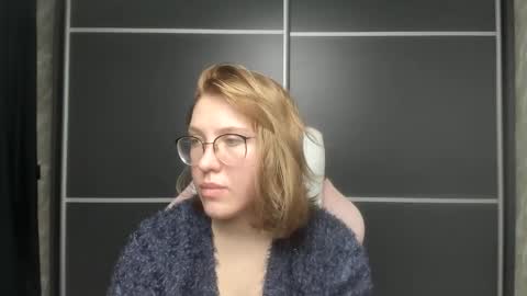 Snapshot of reginasmilee chatting on 4, 2, 2025 Regina online show from 4, 2, 2025