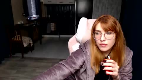 Snapshot of reginasmilee chatting on 23, 10, 2025 Regina online show from 23, 10, 2025