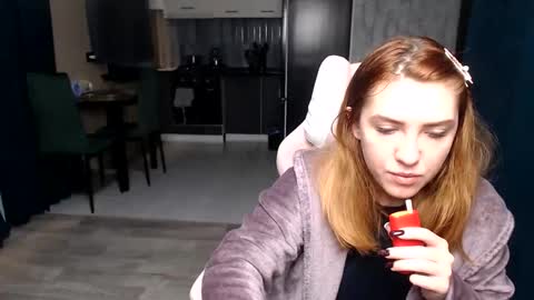 Snapshot of reginasmilee chatting on 4, 11, 2025 Regina online show from 4, 11, 2025