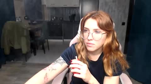 Snapshot of reginasmilee chatting on 5, 11, 2025 Regina online show from 5, 11, 2025