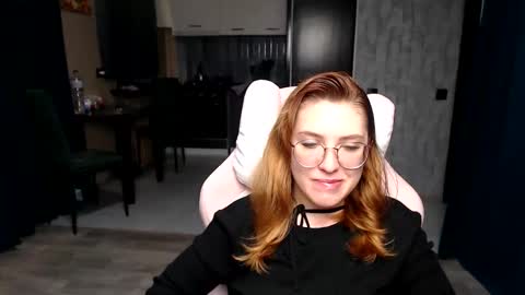 Snapshot of reginasmilee chatting on 6, 11, 2025 Regina online show from 6, 11, 2025