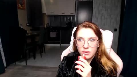 Snapshot of reginasmilee chatting on 8, 11, 2025 Regina online show from 8, 11, 2025