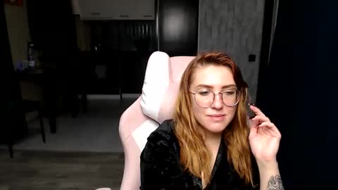 Snapshot of reginasmilee chatting on 14, 11, 2025 Regina online show from 14, 11, 2025