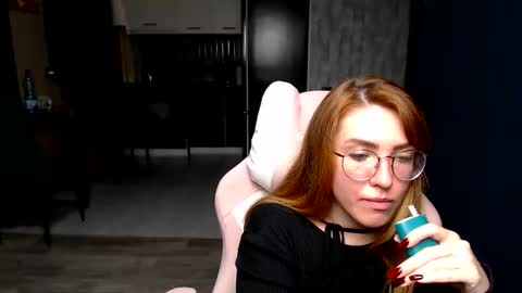 Snapshot of reginasmilee chatting on 17, 11, 2025 Regina online show from 17, 11, 2025