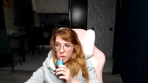 Snapshot of reginasmilee chatting on 20, 11, 2025 Regina online show from 20, 11, 2025