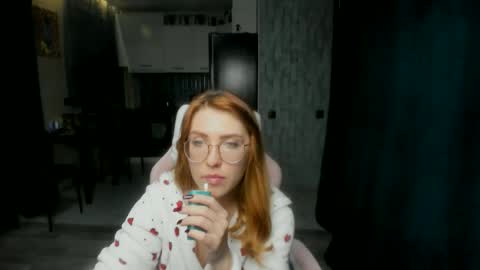 Snapshot of reginasmilee chatting on 21, 11, 2025 Regina online show from 21, 11, 2025