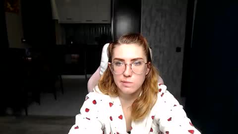 Snapshot of reginasmilee chatting on 26, 11, 2025 Regina online show from 26, 11, 2025