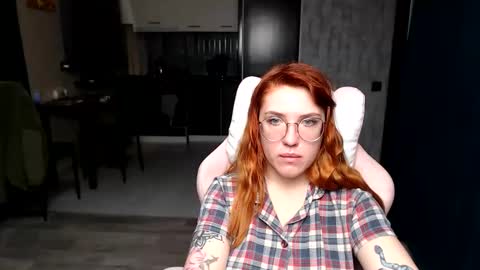 Snapshot of reginasmilee chatting on 5, 12, 2025 Regina online show from 5, 12, 2025