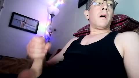 Snapshot of regularguy20 chatting on 28, 10, 2025 regularguy20 online show from 28, 10, 2025