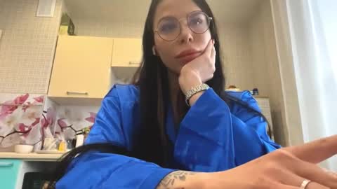 Snapshot of reinaiafrate chatting on 19, 11, 2025 Emma online show from 19, 11, 2025