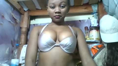 Snapshot of reinechi chatting on 19, 6, 2026 Reinechi online show from 19, 6, 2026