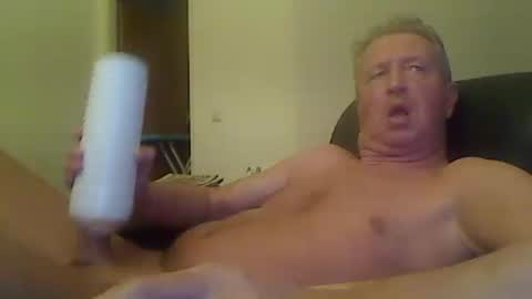 Snapshot of reini7211 chatting on 16, 10, 2025 reini7211 online show from 16, 10, 2025