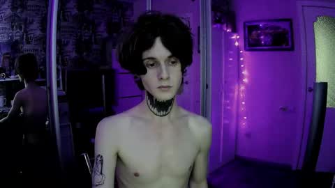 Snapshot of remitrash chatting on 4, 11, 2025 RemiTrash online show from 4, 11, 2025