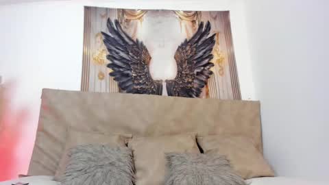 Laura online show from 9, 3, 2025