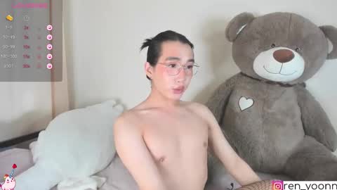 Snapshot of ren_yoonn chatting on 13, 10, 2025 Ren online show from 13, 10, 2025