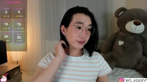 Snapshot of ren_yoonn chatting on 22, 4, 2026 Ren online show from 22, 4, 2026