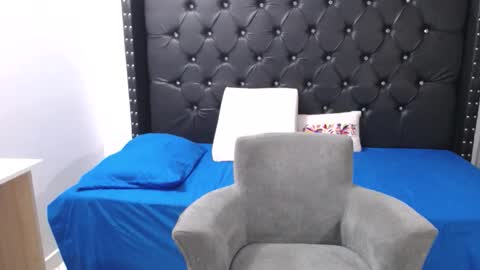 Snapshot of renata_salinas_1 chatting on 15, 12, 2025 Renata Salinas online show from 15, 12, 2025