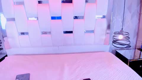 Snapshot of renataferrer_1 chatting on 1, 11, 2025      online show from 1, 11, 2025