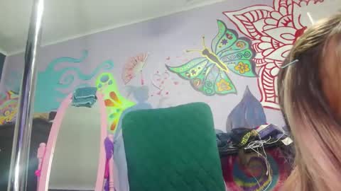 Snapshot of rene_heartz99 chatting on 19, 10, 2025 Naughty closet slut here to suck all your friends off  online show from 19, 10, 2025