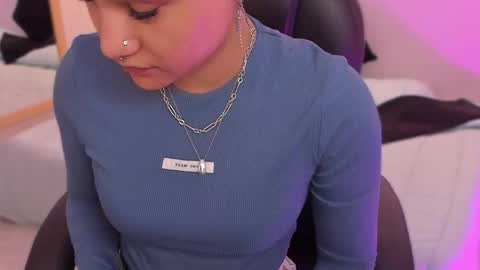 Snapshot of renee_shelby_ chatting on 8, 4, 2026 Renee Shelby online show from 8, 4, 2026