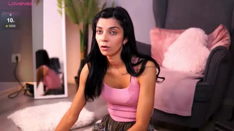 Snapshot of reneevoss chatting on 29, 10, 2025 Rena online show from 29, 10, 2025