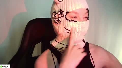 Snapshot of renesme_lusilia chatting on 1, 5, 2026 Renesme White Im here from Monday to Friday online show from 1, 5, 2026