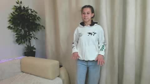 Snapshot of renettaschmeling chatting on 9, 5, 2026 Christina online show from 9, 5, 2026