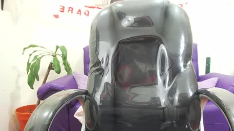 Snapshot of rennesanti chatting on 4, 12, 2024 R E N E online show from 4, 12, 2024