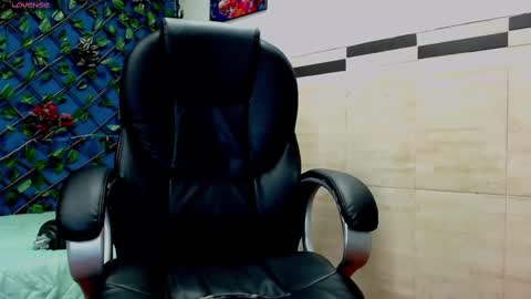 Snapshot of rennesanti chatting on 18, 2, 2025 R E N E online show from 18, 2, 2025