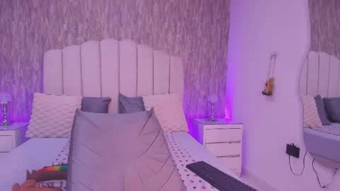 Snapshot of reven_lilith chatting on 26, 4, 2026 REVEN online show from 26, 4, 2026