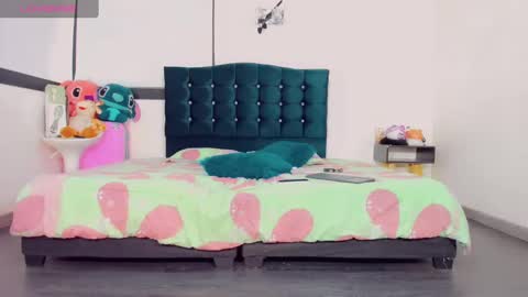 Snapshot of riannagarcia_ chatting on 22, 2, 2025 Rianna Garcia online show from 22, 2, 2025