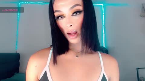 Snapshot of riannagarcia_ chatting on 6, 11, 2025 Rianna Garcia online show from 6, 11, 2025