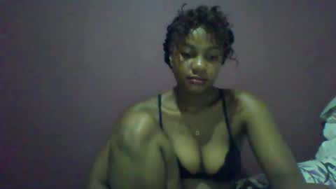 Snapshot of ricie001 chatting on 25, 4, 2026 ricie001 online show from 25, 4, 2026