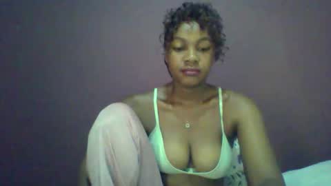 Snapshot of ricie001 chatting on 28, 4, 2026 ricie001 online show from 28, 4, 2026