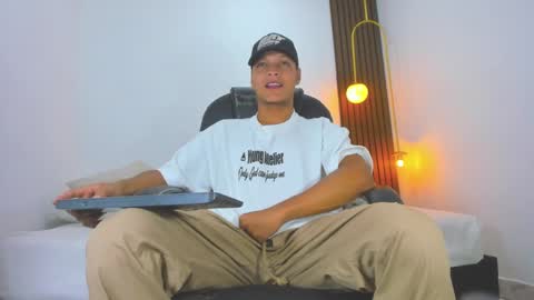 Snapshot of ricky_owens1 chatting on 25, 2, 2025 Ricky online show from 25, 2, 2025