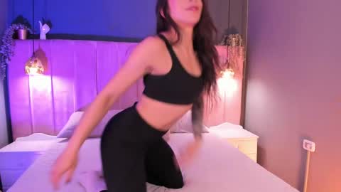 Snapshot of riley_bensongh chatting on 9, 4, 2026 Riley online show from 9, 4, 2026