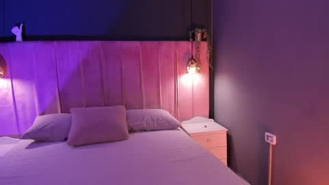 Snapshot of riley_bensongh chatting on 10, 4, 2026 Riley online show from 10, 4, 2026