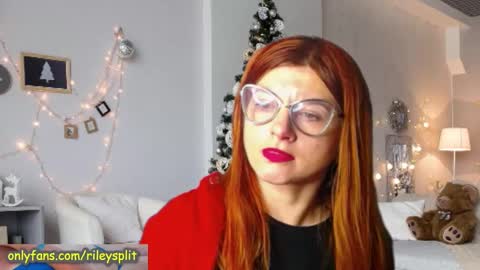 Snapshot of rileycomely chatting on 4, 1, 2025 RileyComely online show from 4, 1, 2025