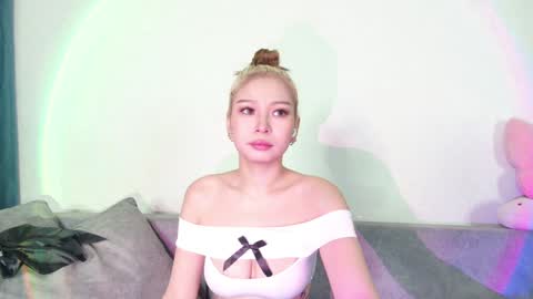 Snapshot of rileymee chatting on 2, 1, 2025 rileymee online show from 2, 1, 2025