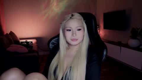 Snapshot of rileymee chatting on 3, 3, 2026 rileymee online show from 3, 3, 2026