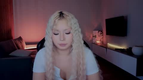 Snapshot of rileymee chatting on 14, 4, 2026 rileymee online show from 14, 4, 2026