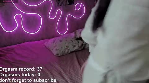 Snapshot of rileynymph chatting on 28, 4, 2026 My name is Riley Like my broadcast pls 3 online show from 28, 4, 2026