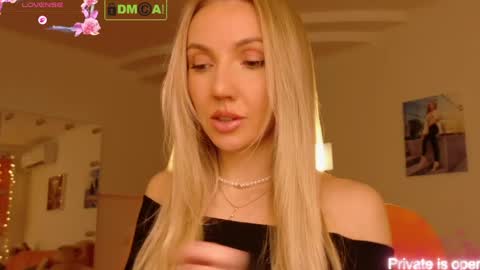 Snapshot of rina_asty chatting on 5, 4, 2026 Rina Asty online show from 5, 4, 2026