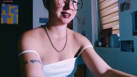 Snapshot of riri_rich chatting on 24, 4, 2026 Rita online show from 24, 4, 2026