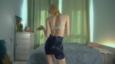 Akemi online show from 16, 4, 2026